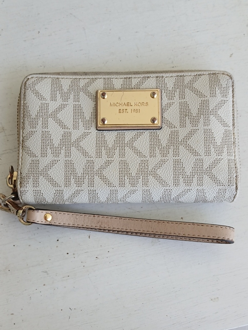 Michael Kors Jet Set wristlet wallet in vanilla